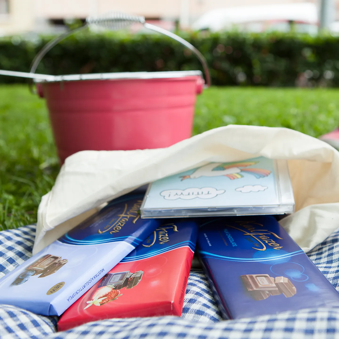 Somriga gå bortpresenter Fazer.se